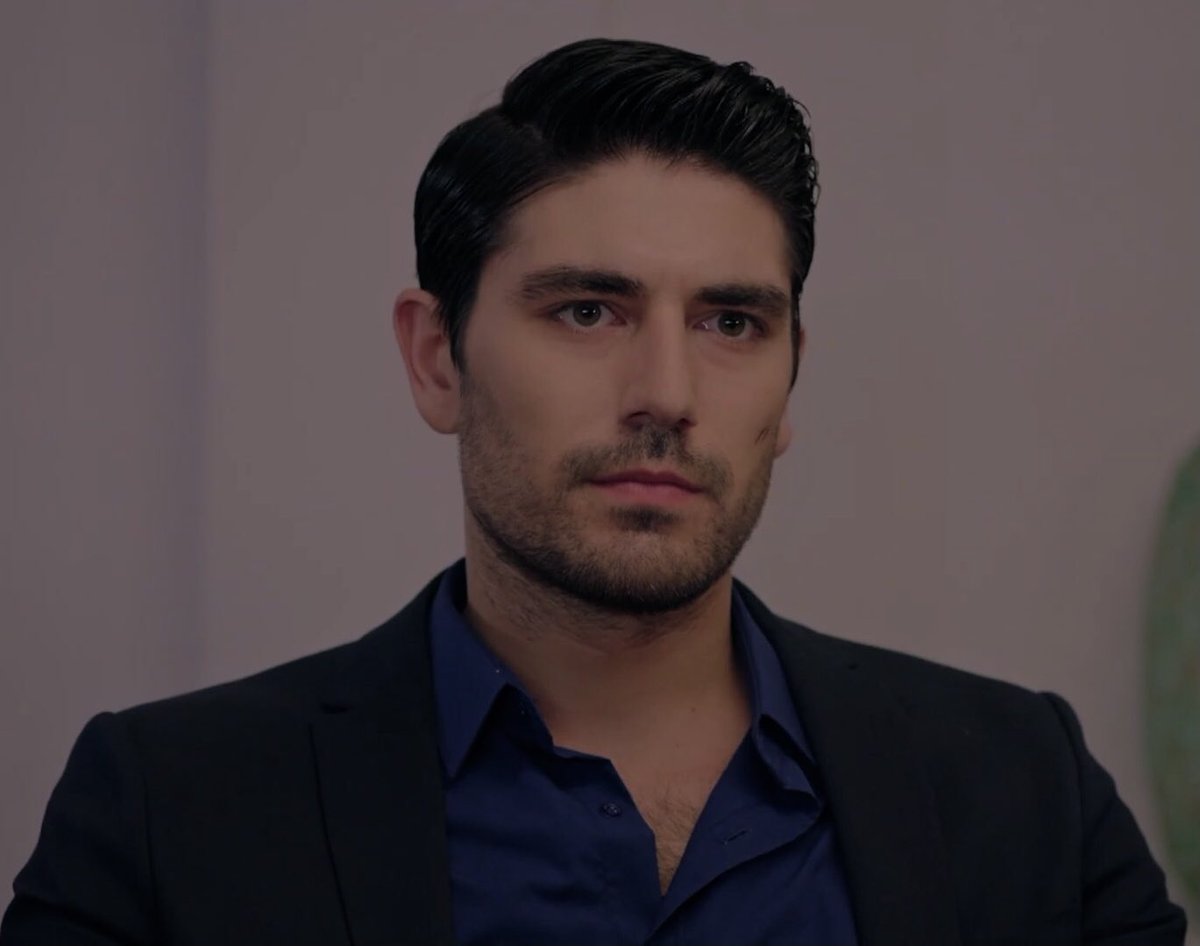 ormwater's tweet photo. if Ekin reacted this way at dinner during Firat's provocations, then imagine what would happen if he found out about what he did to Yaren

Yes, he would have killed him

 #gülümsekaderine [ #EkYar ] https://t.co/nYyVu9UcHn