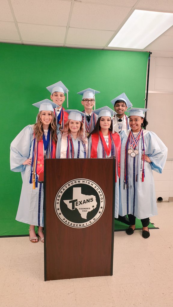 Great job class of 2022 graduation speakers! This group spent time today getting ready for the big day 🎓! Great job! Thank you for your PREPARATION. It was extremely fun working with you today 🙂. #Classof2022 <a href="/SamRayburn_HS/">Sam Rayburn High School</a>