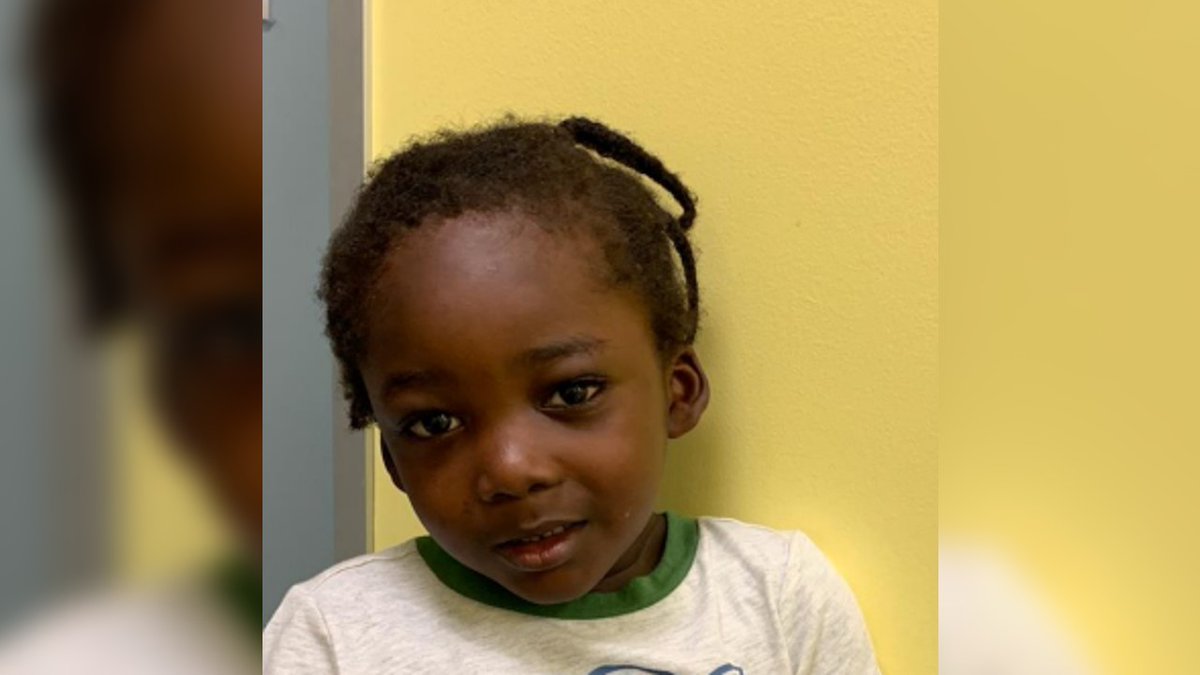 7NewsDC's tweet photo. #BREAKING: @DCPoliceDept are searching for the parents or guardians of a 3 or 4-year-old boy possibly named Jamari. If you know him, call (202) 727-9099/text 50411

https://t.co/6rUJrqcza9 https://t.co/5JzCe9ePoL