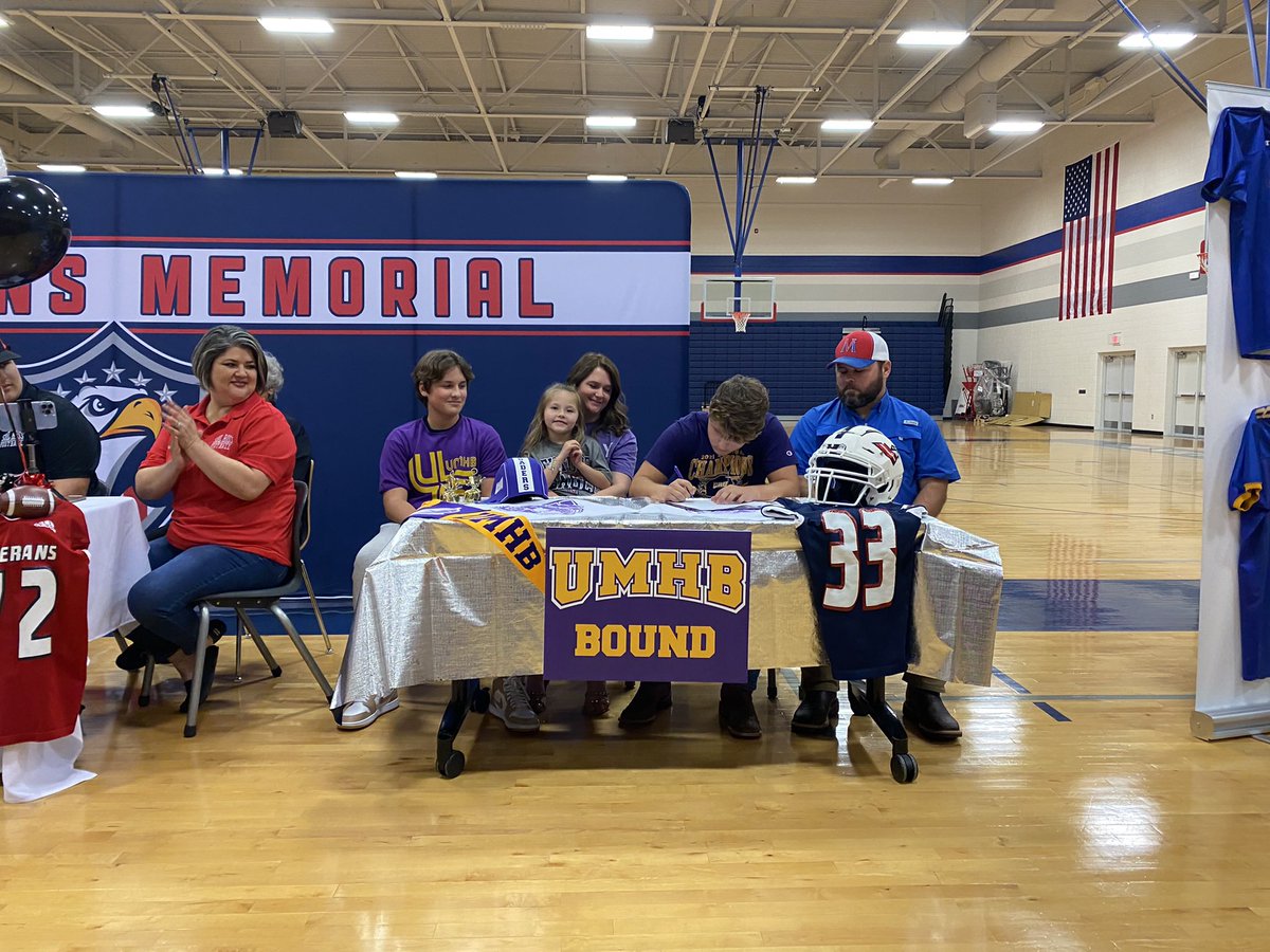 Coach_V_'s tweet photo. The Eagles had a great signing day! @TracyJones03 @AndyRivera72 @connor_rye @quattro_perez are all HUGE parts of the success this program has had the last 5 years. They will all go on to do great things! As always #RecruitVets ! https://t.co/dATtb85XA8