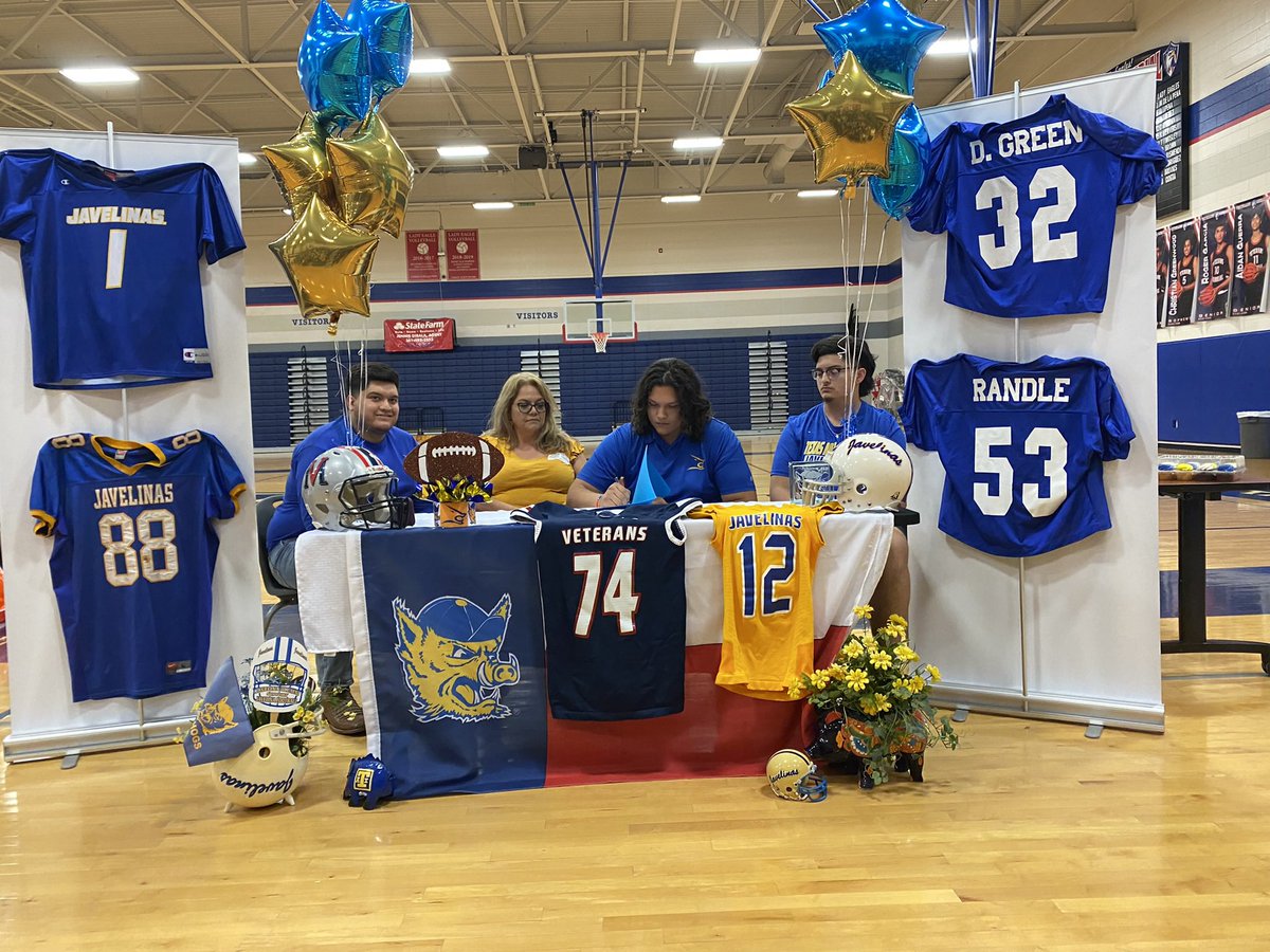 The Eagles had a great signing day! <a href="/TracyJones03/">Tracy Jones</a> <a href="/AndyRivera72/">Coach Rivera</a> <a href="/connor_rye/">Connor Rye</a> <a href="/quattro_perez/">quattro perez</a> are all HUGE parts of the success this program has had the last 5 years. They will all go on to do great things! As always #RecruitVets !