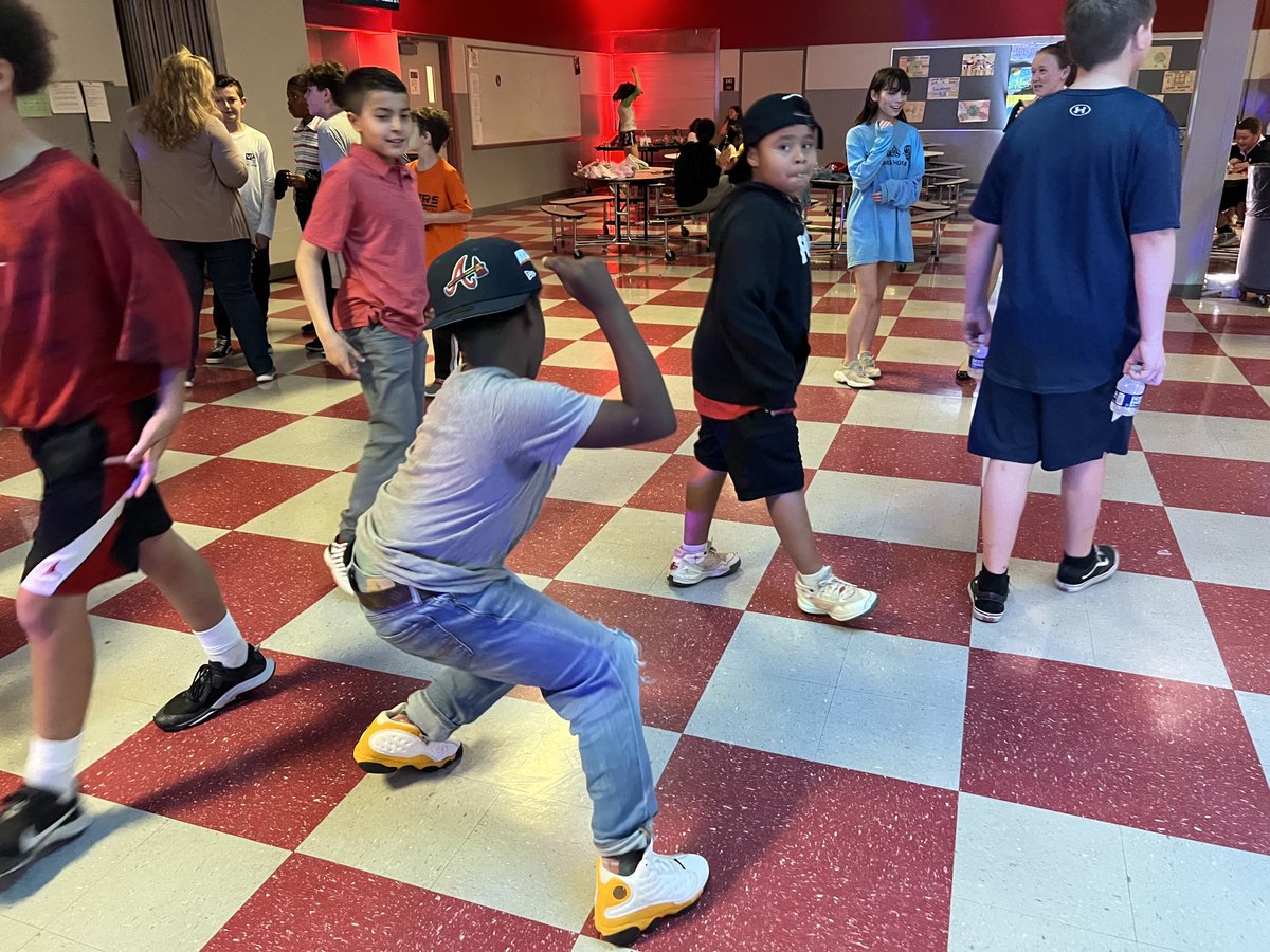 OrefieldMS's tweet photo. It was a big night for these 5th grade students who got to attend their first middle school dance. They had a great time dancing, laughing, and getting to know their future classmates. #OMStransition #OMSProud https://t.co/t7VxtJz3YE