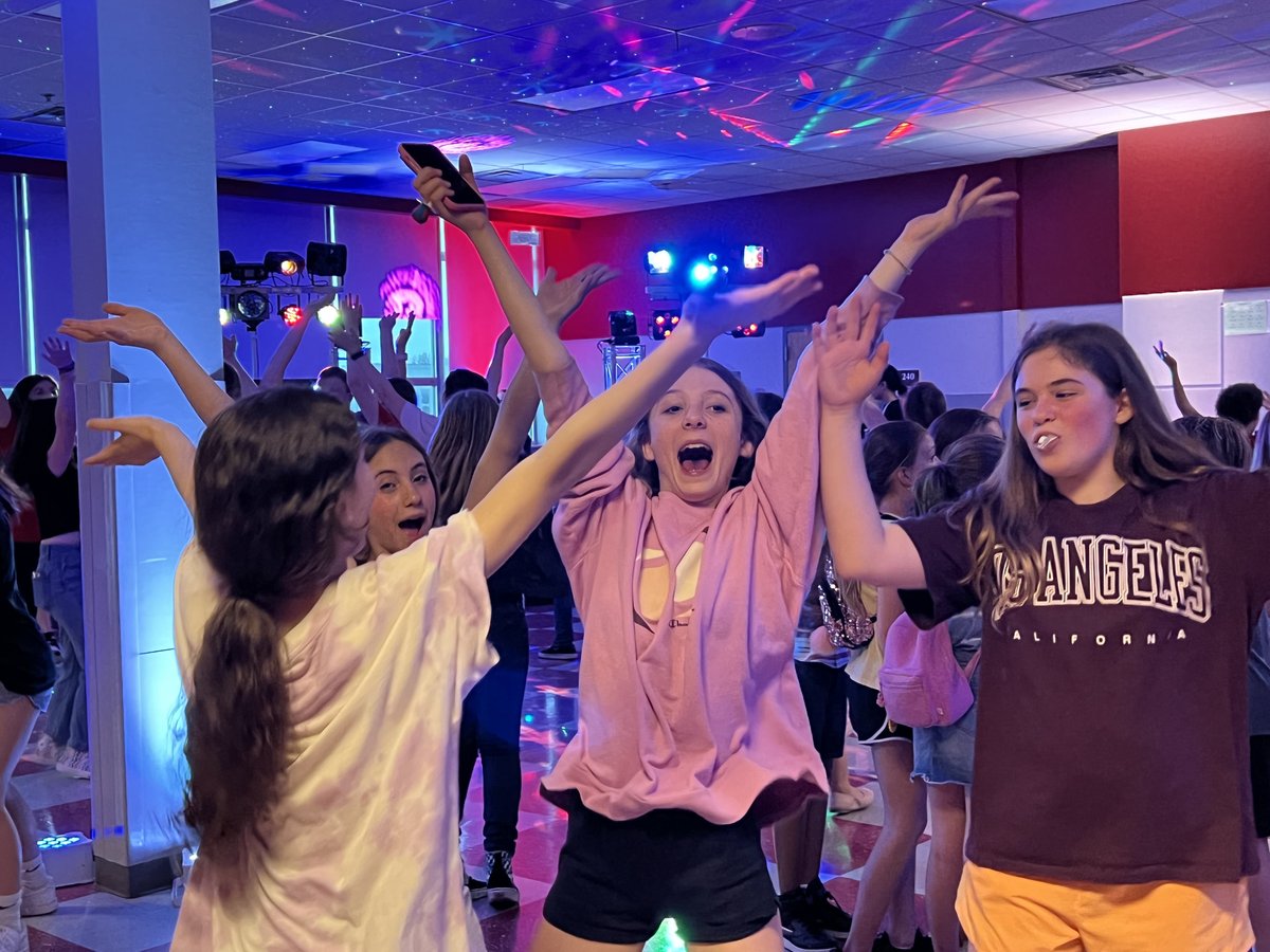 OrefieldMS's tweet photo. It was a big night for these 5th grade students who got to attend their first middle school dance. They had a great time dancing, laughing, and getting to know their future classmates. #OMStransition #OMSProud https://t.co/t7VxtJz3YE