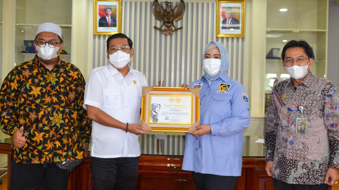 BadanPangan's tweet photo. Terima kunjungan kerja ibu @fahiraidris @DPDRI, Kepala NFA diskusikan peran pemerintah daerah dalam mewujudkan kedaulatan pangan. 

#sinergipangan https://t.co/s2wdfiEUMX