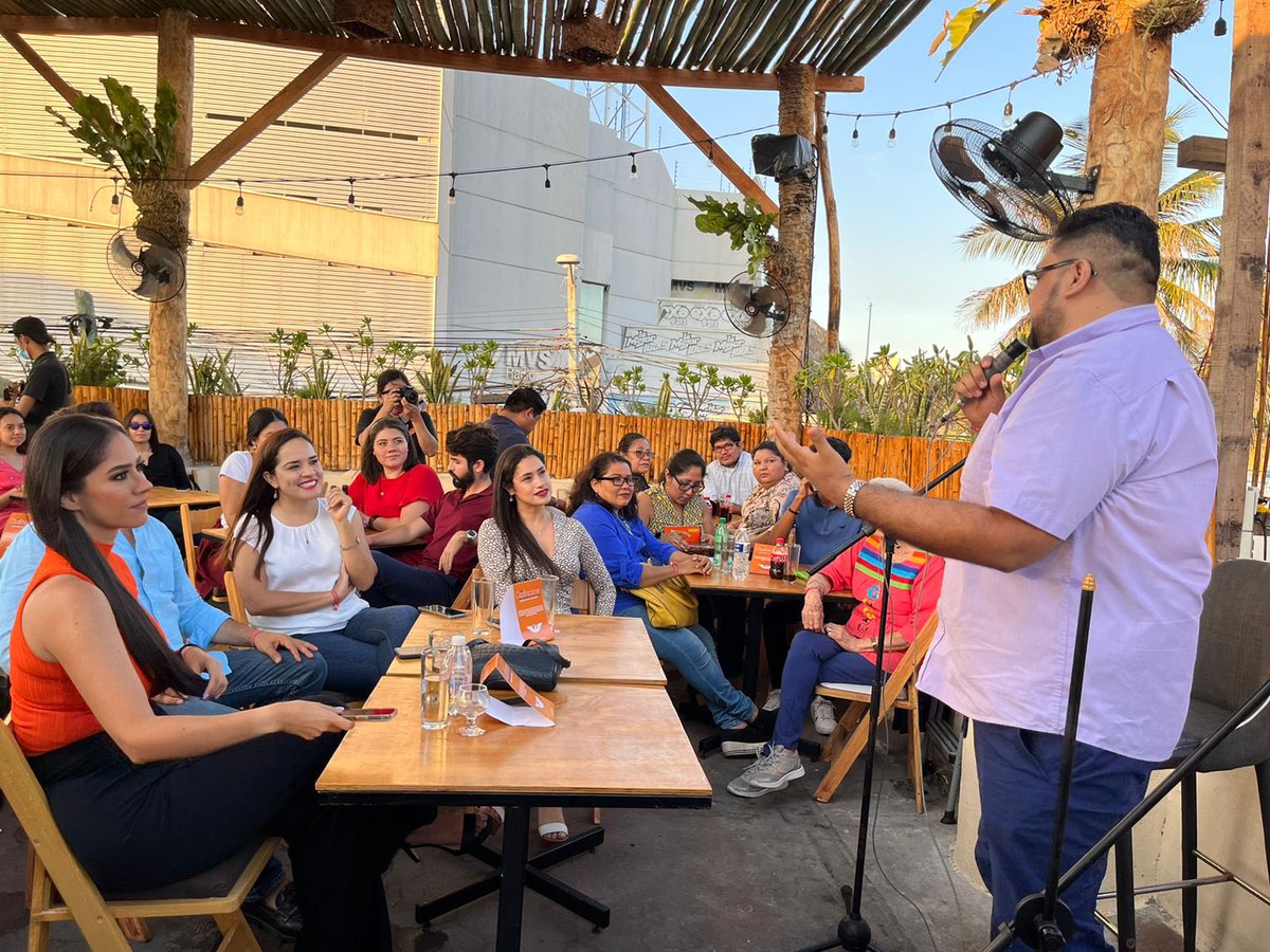 Hoy en #LaQuincena tocó platicar sobre el Desarrollo Integral con <a href="/SophieYunes/">Sofia Yunes</a>, Adriana Ávila y Ulises Franco. Juntxs analizamos los elementos que nos pueden ayudar a conseguir la satisfacción y la felicidad plena.