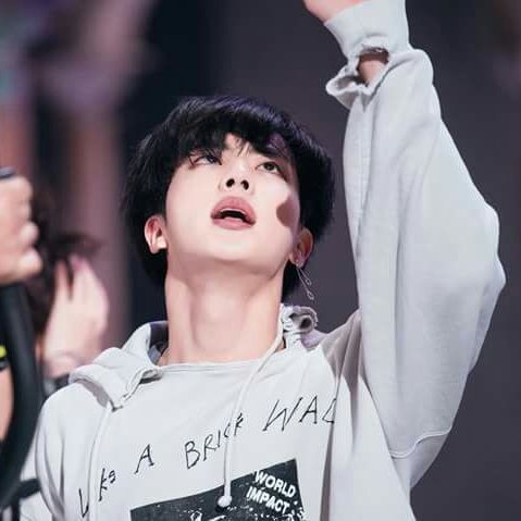 SwagDeysi13's tweet photo. La verdadera historia detrás de  Fake Love. Un hilo para Baby Army.
 @BTS_twt https://t.co/s6JuWRUlDW