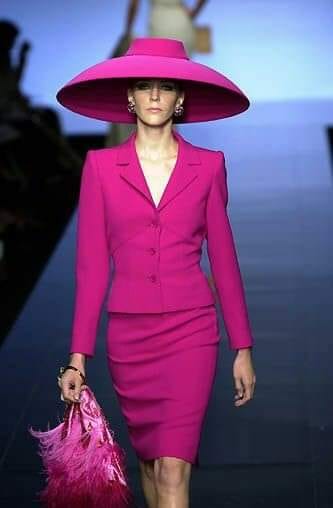 saint_marche's tweet photo. #HotCouture #HauteCouture #ChristinaSaintMarché #WeekEndGlamour #ColourMeBright #MTFpicks
#SelectiveStyles https://t.co/yzsOGBWXHF
