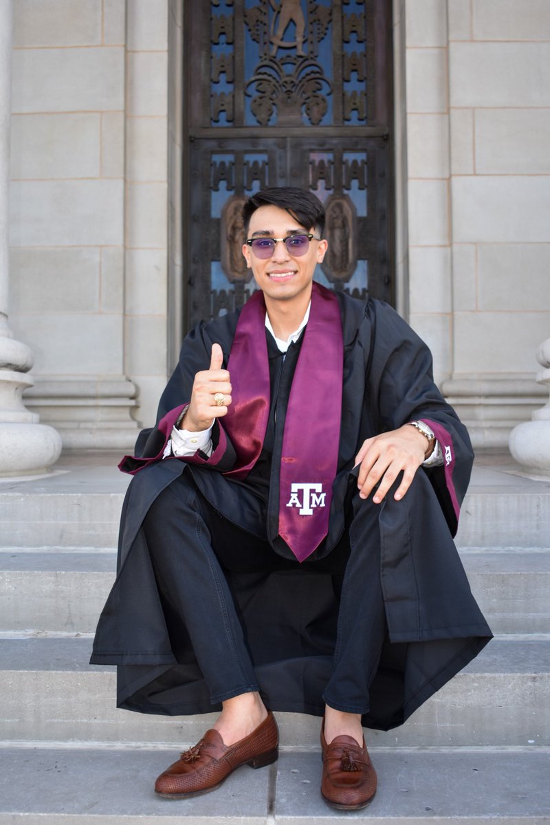 franknieto31's tweet photo. thank you TAMU for the best 4 years a kid could ever ask for. it’s only up from here! 🎓🤞🏼 https://t.co/VNEpbAIHAa