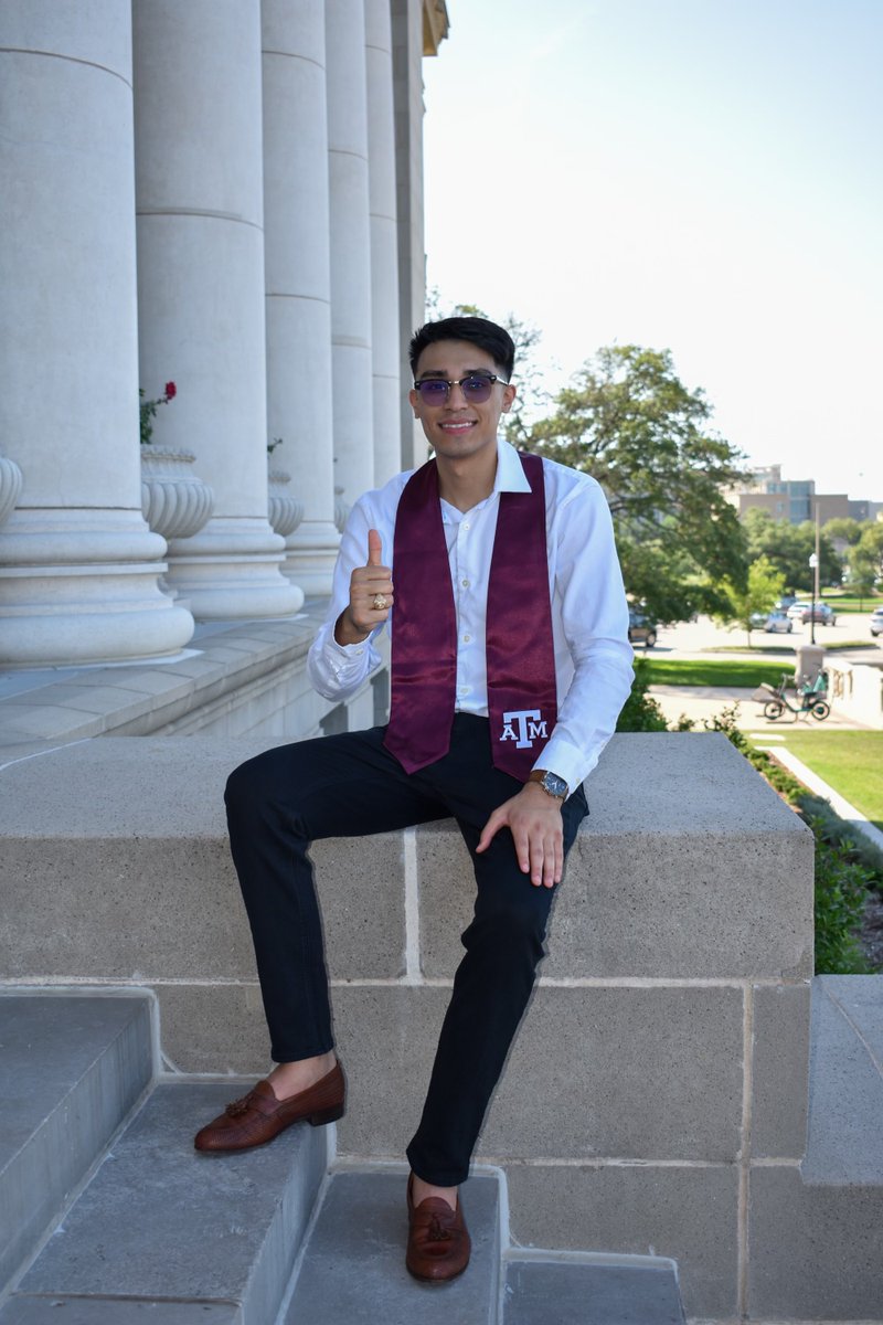 franknieto31's tweet photo. thank you TAMU for the best 4 years a kid could ever ask for. it’s only up from here! 🎓🤞🏼 https://t.co/VNEpbAIHAa