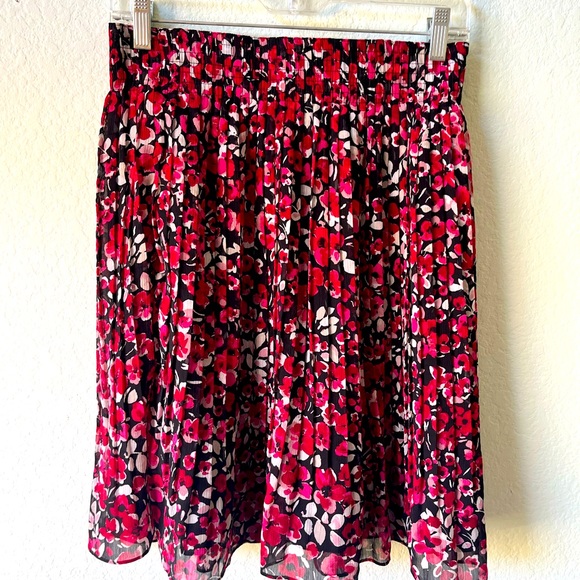 skygirllips's tweet photo. So good I had to share! Check out all the items I'm loving on @Poshmarkapp #poshmark #fashion #style #shopmycloset #whitehouseblackmarket #tommybahama: https://t.co/mqqqU5tOMn https://t.co/1yvRp5huoi