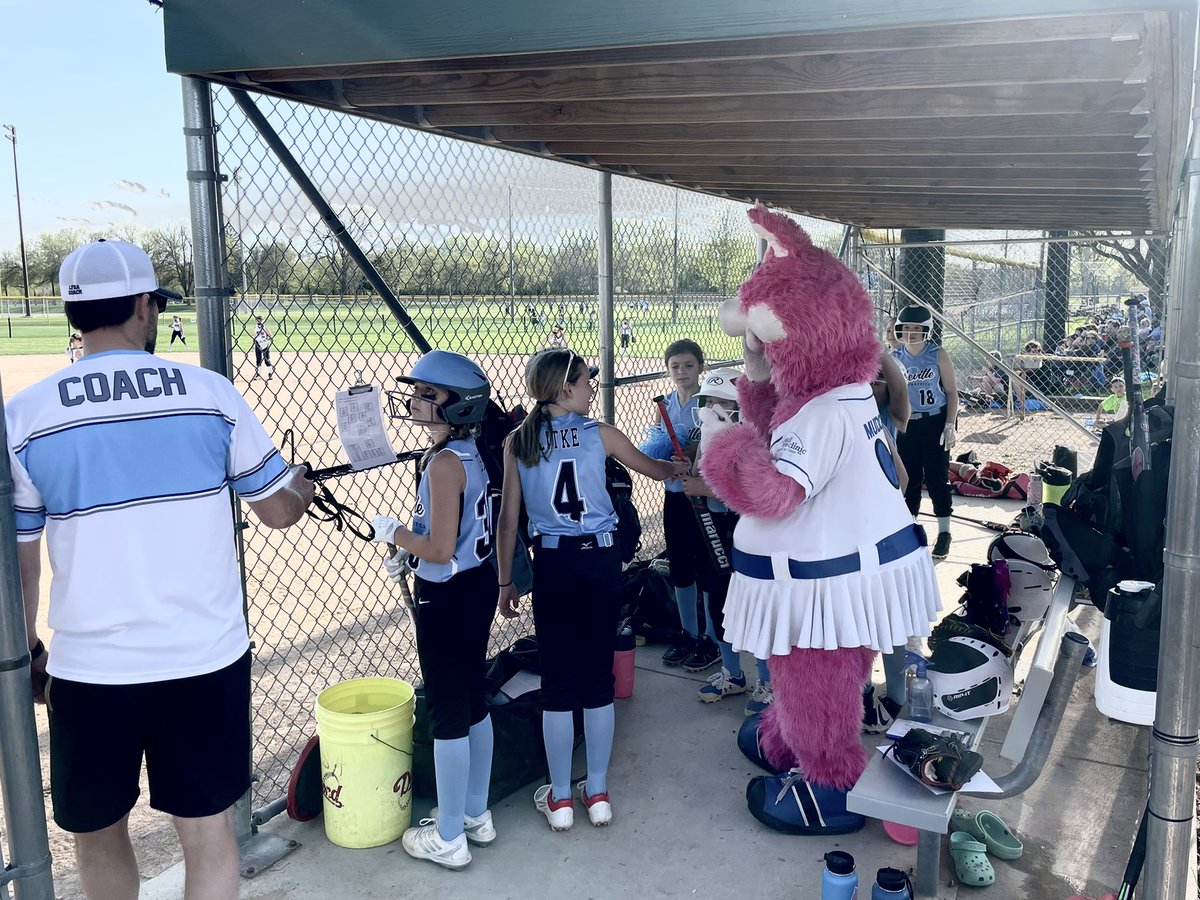 LFSASoftball's tweet image. Great night for Lakeville Fastpitch Softball! To each their own, but what a great sport!!!! Thank you @StPaulSaints  for a great night! You are a blessing! Thank you @PLsoftball  and @IrishFastpitch2 for 2 great games!