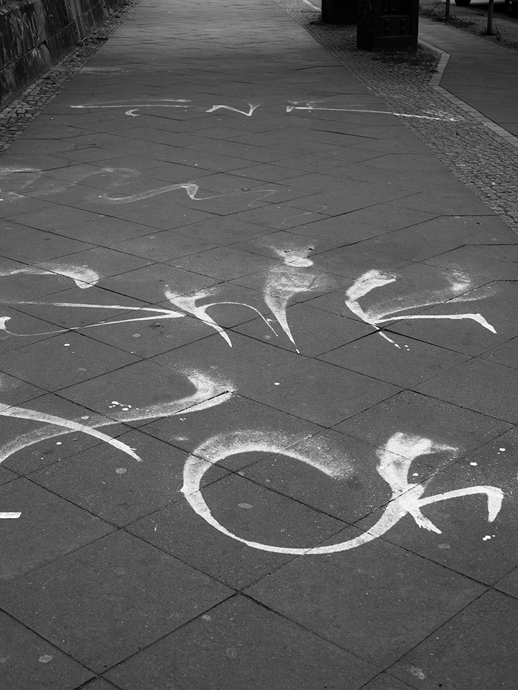FASB_Berlin's tweet photo. Grund zum Gehen
.
AM #WOCHENENDE 15 bis 19 Uhr
📷Friederike Heynen
📷Gabriele Kuhlewind (FASB)
.
https://t.co/gZURFAXFB2
.
#Wiedervorlage #Pandemie #gehen #Beobachtung #spaziergang #Ausstellung #photography #Berlin #photo #vernissage #Fotografie #PhotoinBerlin #photoart #artist https://t.co/zFqGzcVik6