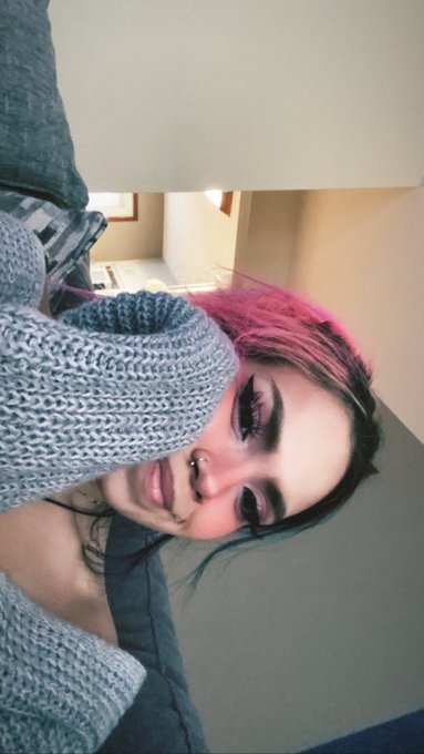 𝓁𝒾𝓏|-/🩵 - 2 pic. me today 🫠 https://t.co/Vcai5dy0cn