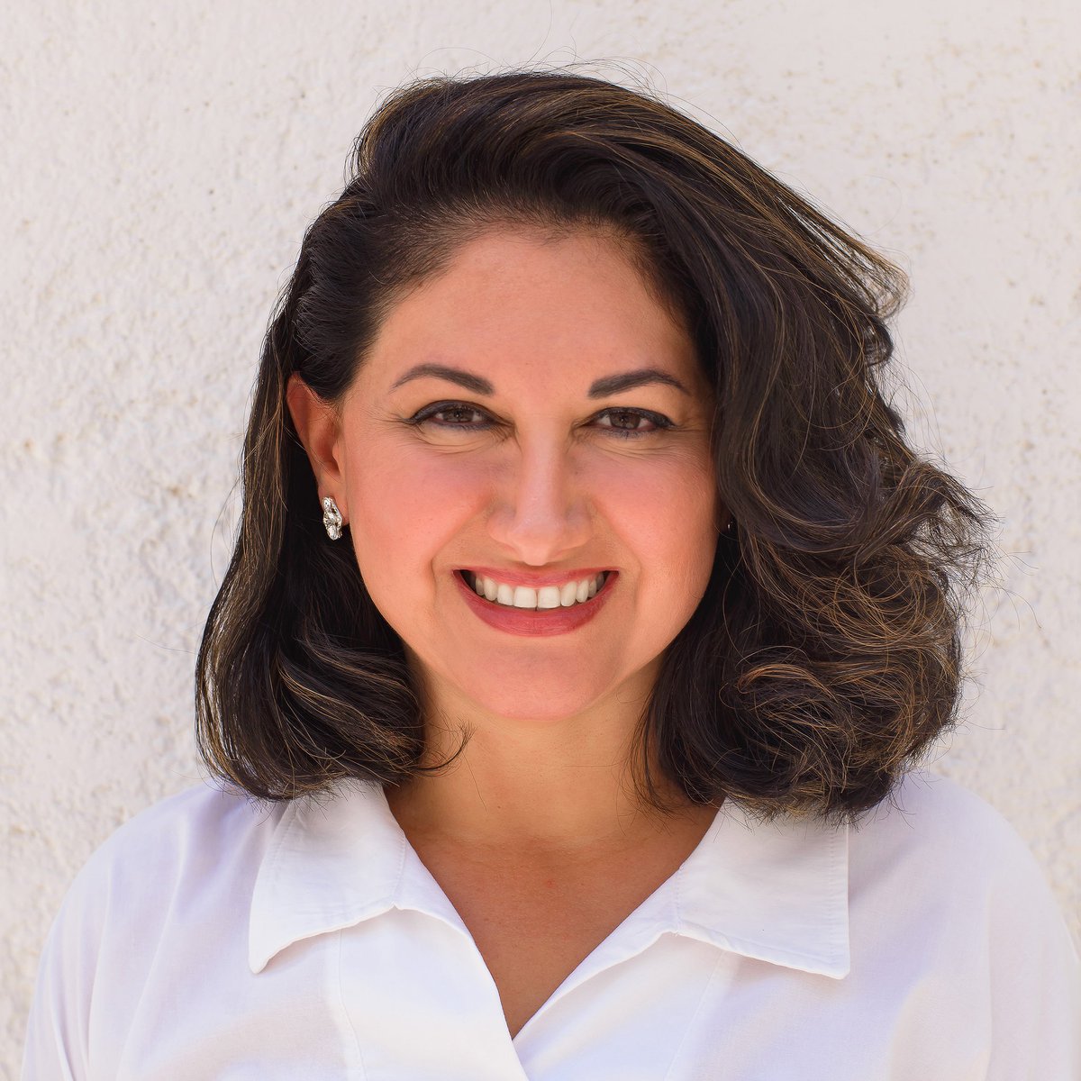 Sonya_Cano's tweet photo. #NuevaFotoDePerfil

El verdadero cambio viene de adentro hacia afuera...
es un proceso de renovación continuo. 

Una espiral ascendente de crecimiento ...
que conduce a formas superiores 
de independencia responsable 
e interdependencia efectiva.
- Stephen Covey https://t.co/uxJpmZ07pa