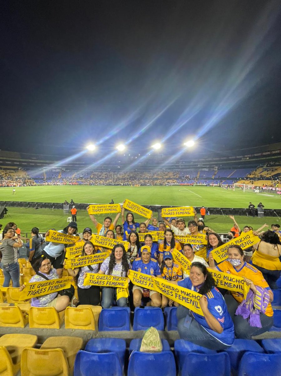labolitadelau's tweet photo. Con este equipo desde el principio y hasta el final. Vamos @TigresFemenil
#PasoPaso https://t.co/l1IreMFcVX