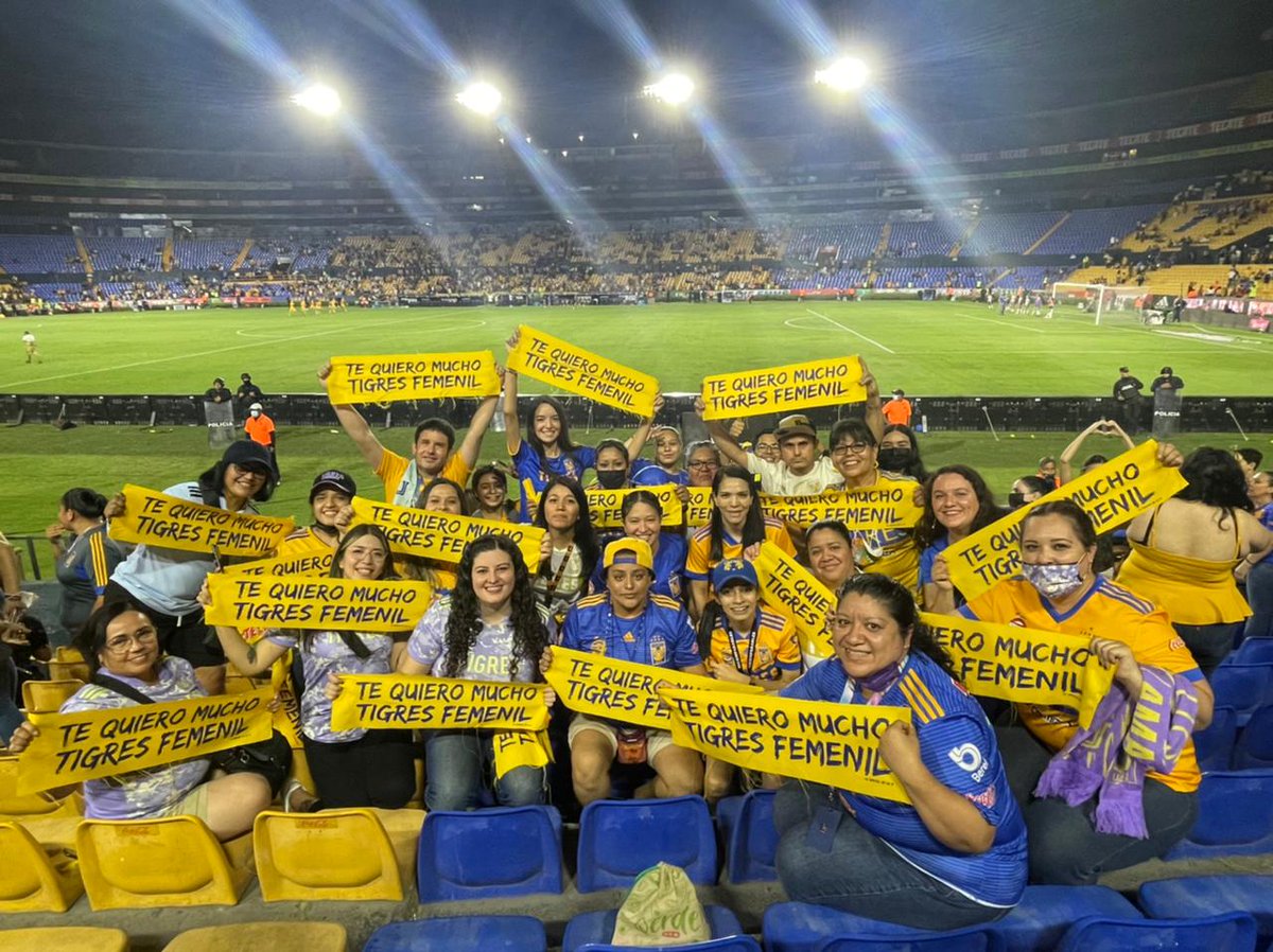 labolitadelau's tweet photo. Con este equipo desde el principio y hasta el final. Vamos @TigresFemenil
#PasoPaso https://t.co/l1IreMFcVX
