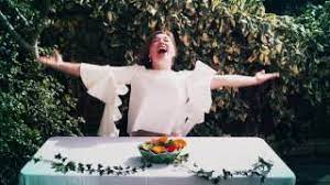MickPuck's tweet photo. Lisa Knapp is so good. This video/song TILL APRIL IS DEAD is fantastic. https://t.co/R6mhXoOUXd https://t.co/haH7SnRSA6