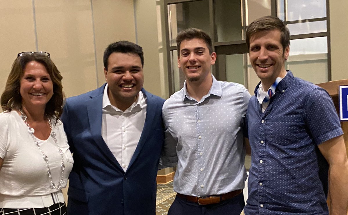 tracymatlock's tweet photo. Hey @CuellarZeek, when I worry about the future, all I need is some time with these great @stambrose ❤️’s and 🧠’s!  Congrats to @sga_sau!  Your leadership is full of hope and change! https://t.co/VT4NYHlZuX