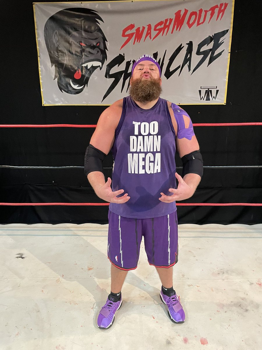 MEGAAAAMONDO's tweet photo. MEGAAAA UPRISING!!! @SmashMouthWWT #SHOWCASE40 https://t.co/Iu49kpULtJ