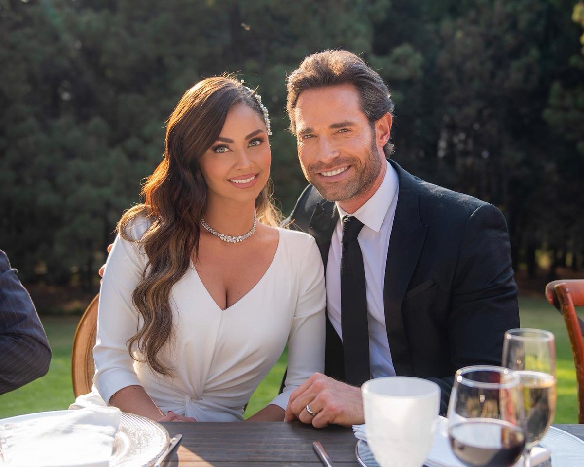 claudia3martin's tweet photo. FIN!!! Gracias infinitas a todos los que nos acompañaron 🥹❤️🙏🏼#LosRicosTambiénLloran @sebastianrulli https://t.co/ZQ2kiLbBMk