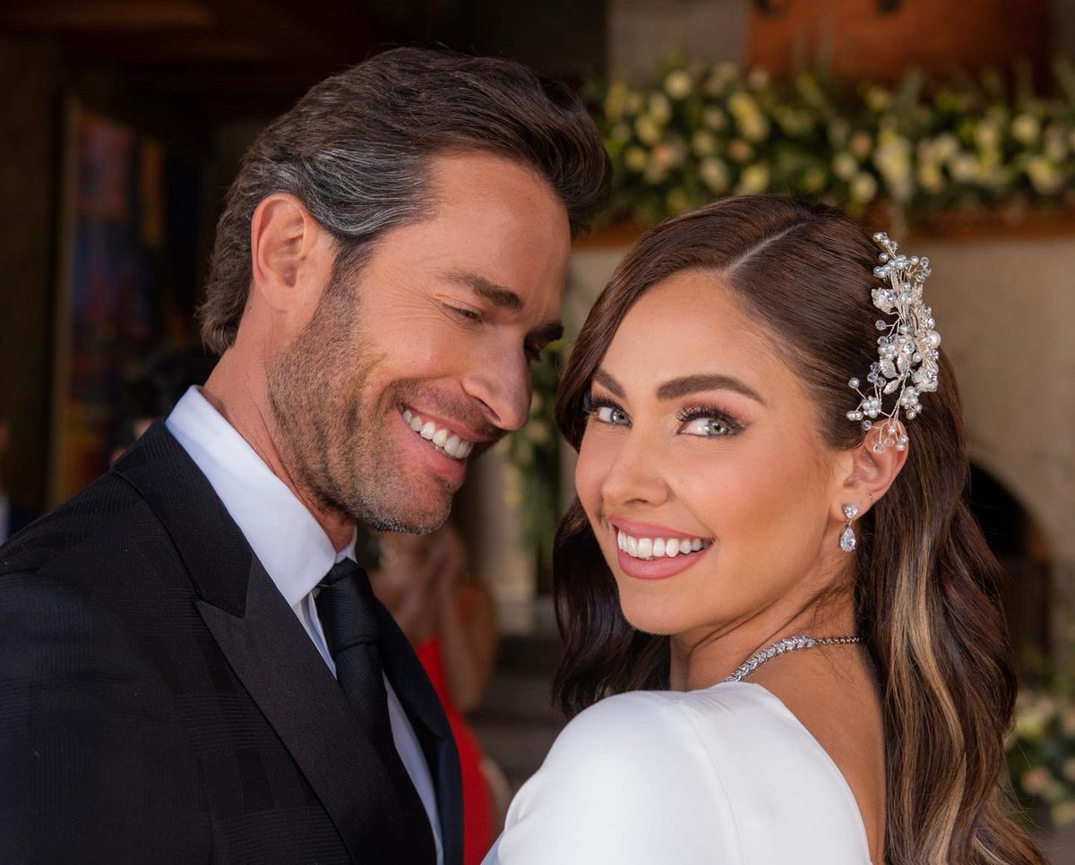 claudia3martin's tweet photo. FIN!!! Gracias infinitas a todos los que nos acompañaron 🥹❤️🙏🏼#LosRicosTambiénLloran @sebastianrulli https://t.co/ZQ2kiLbBMk