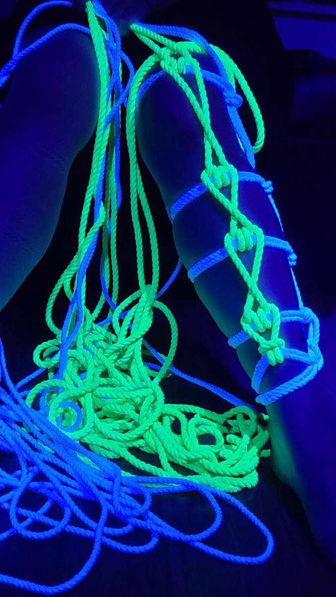 ropeboundkitten's tweet photo. @bearded_bear_hug  @cettethibault took this beautiful shot using their neon green &amp; white cotton ropes, making heart ladders
Check our store for a selection of blacklight reactive ropes, bring your next session to life!
https://t.co/rlAkdjculf https://t.co/dPcstsI1jz
