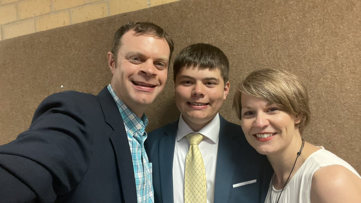 SKCBensa's tweet photo. This kid had his 8th-grade recognition tonight. @MrsSKCBensa and I are so proud of the young man he is becoming. Next stop: upper school! π±π±π± #probatedignum @WCSKS https://t.co/p3DhkTJHvN