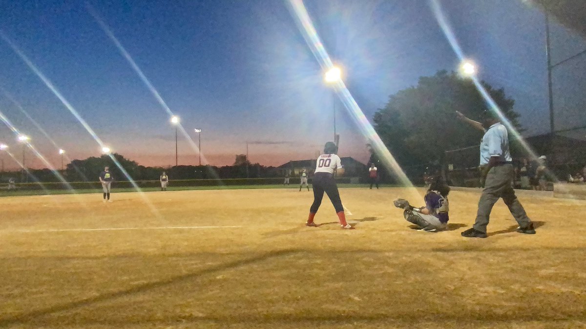 dawnlkr's tweet photo. Beautiful night to kickoff @HawaiianHitfest #HawaiianhitfestFP22 #VelocityAcademyPG14C https://t.co/WDWiib8cbs