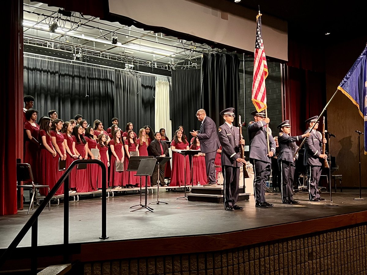 HHS_Activities's tweet photo. The Highland VOCALIZERS/Choral Music Dept., under the direction of Dr. John Crocker, do it again! Your voices lifted us to new heights making an incredible end to the season! We can’t wait to hear you sing one last time this academic year at the HHS Graduation(s) on June 1st! https://t.co/DXwhS1mxUP