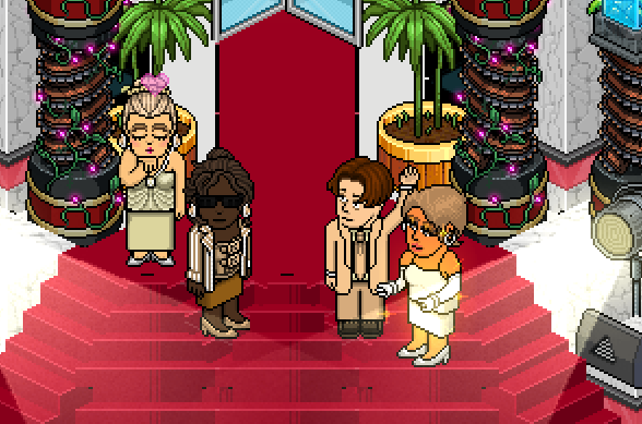 La Familia Dolls hace presencia en la #RedCarpet de <a href="/LavozHabbo/">La Voz Habbo</a> 🎤
<a href="/EsPrestigiosa/">𝔅𝔩𝔞𝔠𝔨 𝔅𝔞𝔯𝔟𝔦𝔢</a> <a href="/DollsStuart/">@StuartDolls</a> @DollsSerena <a href="/DollsCynthia/">Cynthia</a>❤️✨