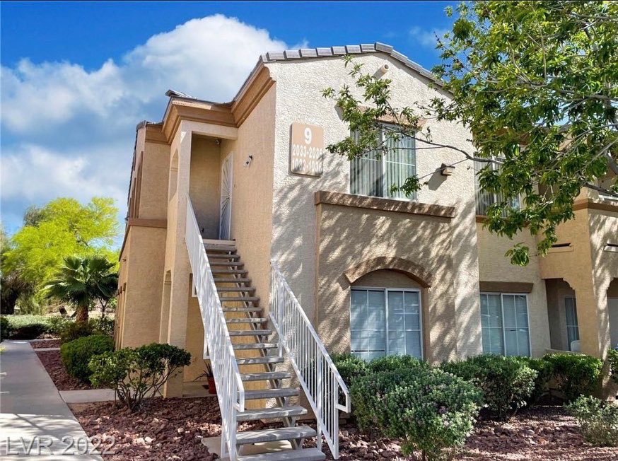BSellsVegas's tweet photo. Just Listed! 🏡 Beautiful 2bd, 2ba #condo w/balcony, well-maintained gated community w/pool, spa, fitness center, close to shopping, dining, entertainment. Clean &amp; ready to move in! 
3400 Cabana Drive # 2033 
#LasVegas #NV
# S.0129749 
Signature Real Estate Group 
702-300-0407 📲 https://t.co/YAPLSLayIe