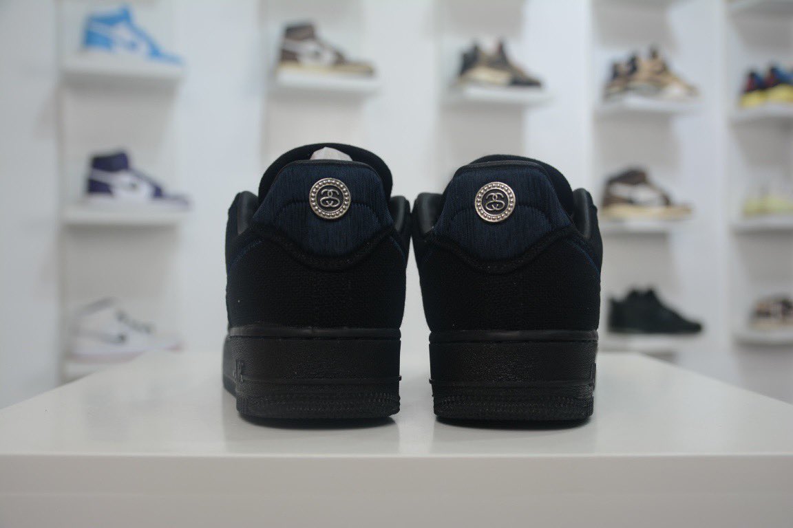 Ptshoesx's tweet photo. 🗝499 公司级Stussy x Nike Air Force 1 '07 "White Cool" 斯图西联名空军一号低帮休闲板鞋“黑麻布电绣钩子”原楦原纸版开发数据 同源670码克全工艺棉麻布,细腻搅织面料 中底背胶技术及全新开发EVA鞋垫 内置全掌气垫 奢华质感显而易见  
货号：CZ9084-001 
尺码：36-45 https://t.co/FNEVMnnKYB