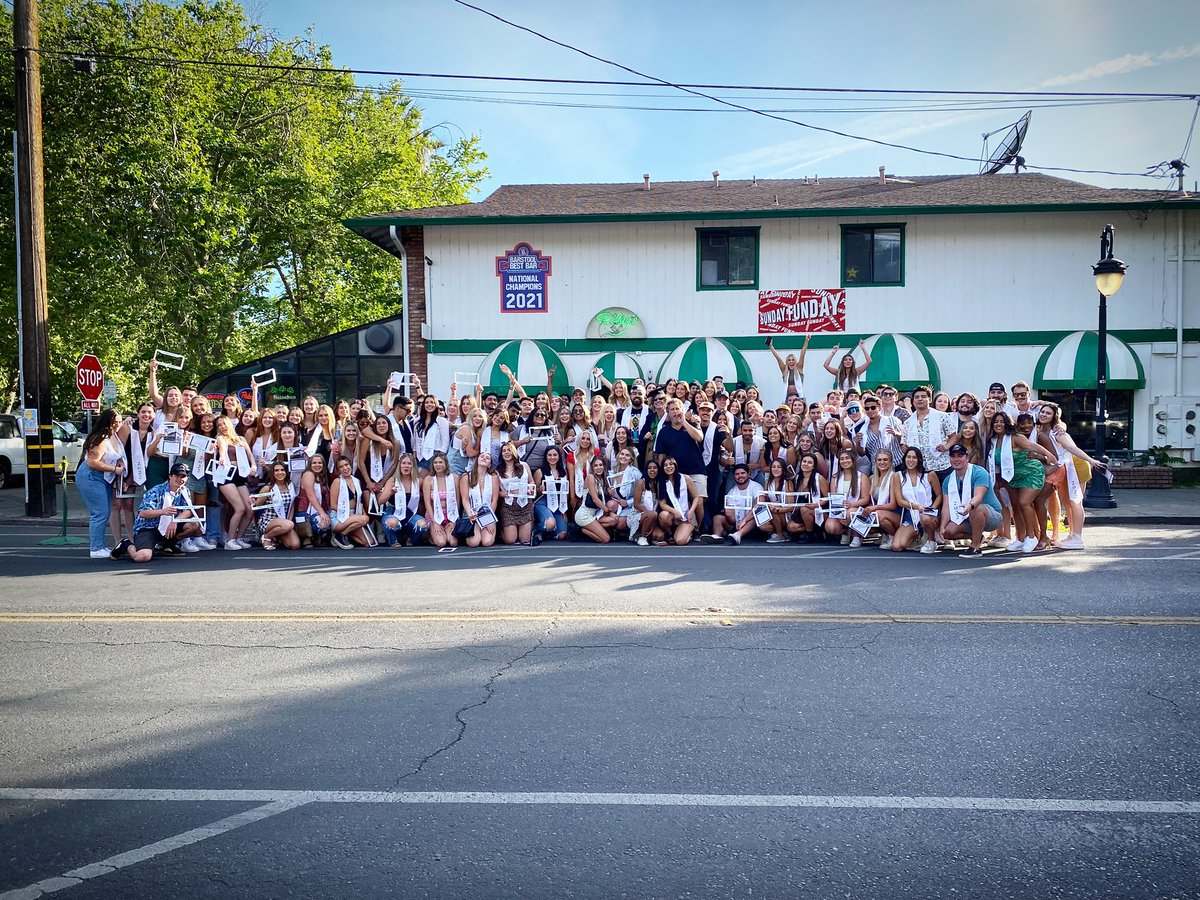 RileysChico's tweet photo. Congratulations Riley’s Kum Laude Class of 2022! 🎓☘️ https://t.co/bWPlyY1CoM