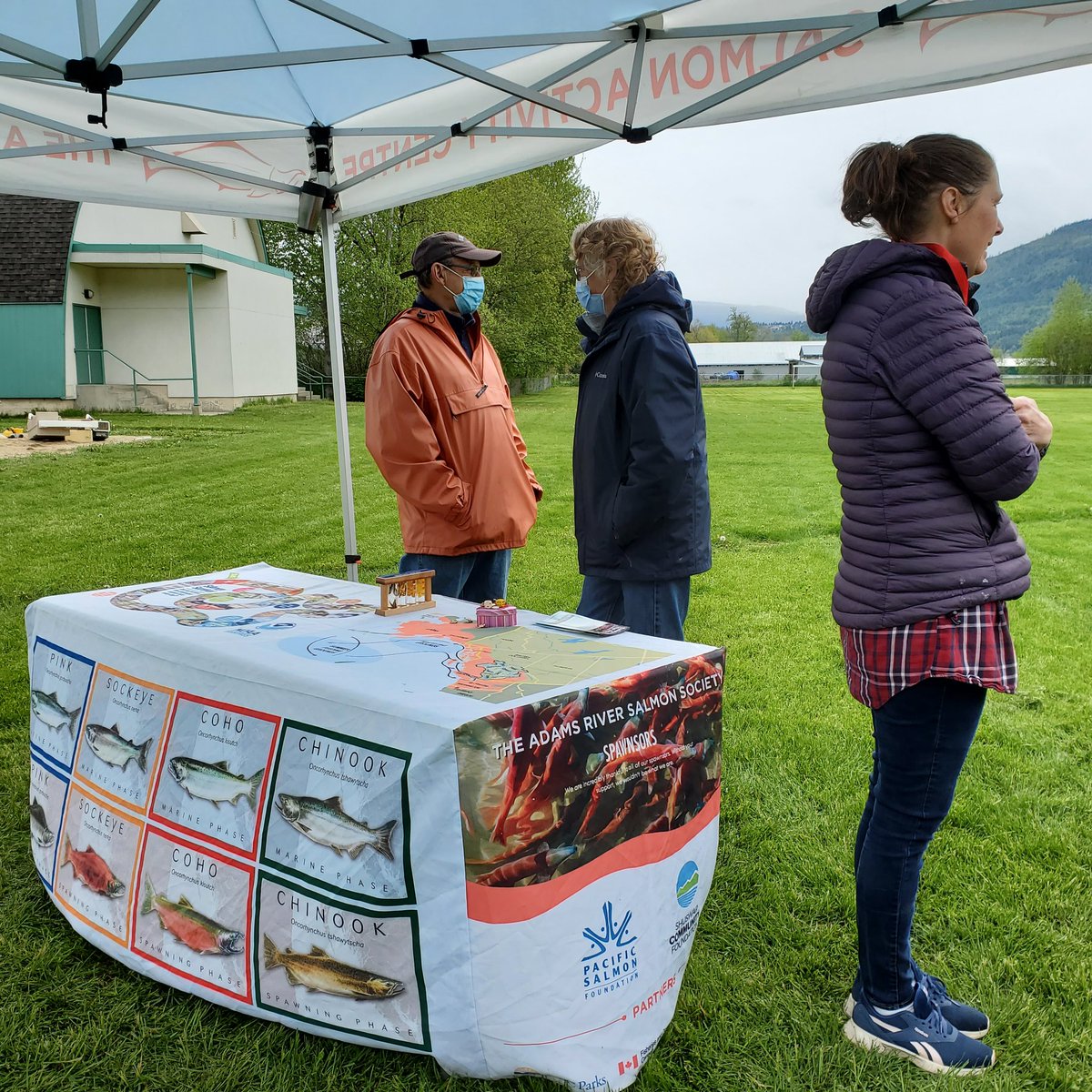 MollyCooperman's tweet photo. #Wildschool day @HCTF_Education #Salmon #Birds #Spiders #InvasiveSpecies @info_salmon @CSISS_Invasives https://t.co/7pzta2P0cy