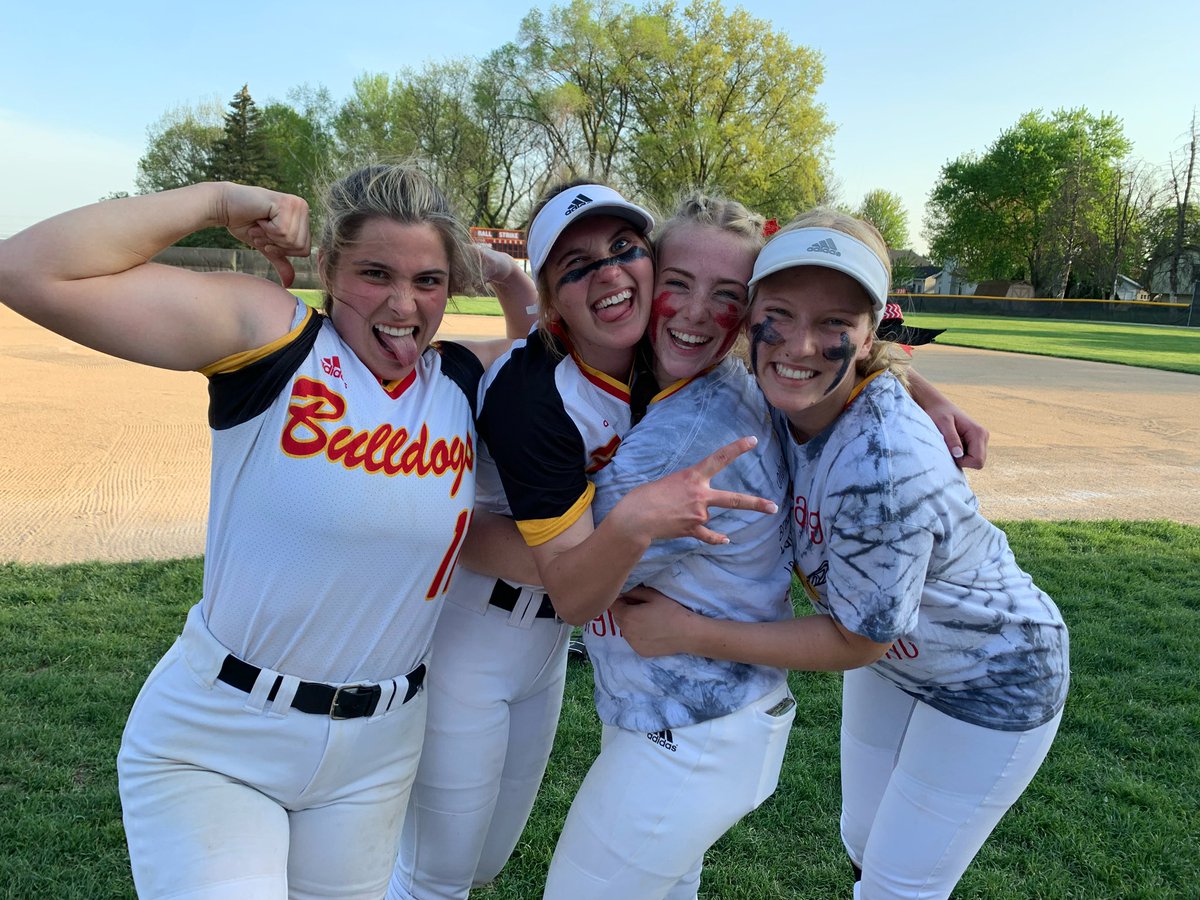 BHSBulldogsSB's tweet photo. Last night, we celebrated our 5 seniors with an 8-0 win over Geneva! Leah, Olivia, Bradey, Cella, and Lauren have all brought something special to our team and we will miss them next year. Good luck on all of your future endeavors, ladies! #Dawgs4Life🐾🥎 https://t.co/3N6DEXS8Ul