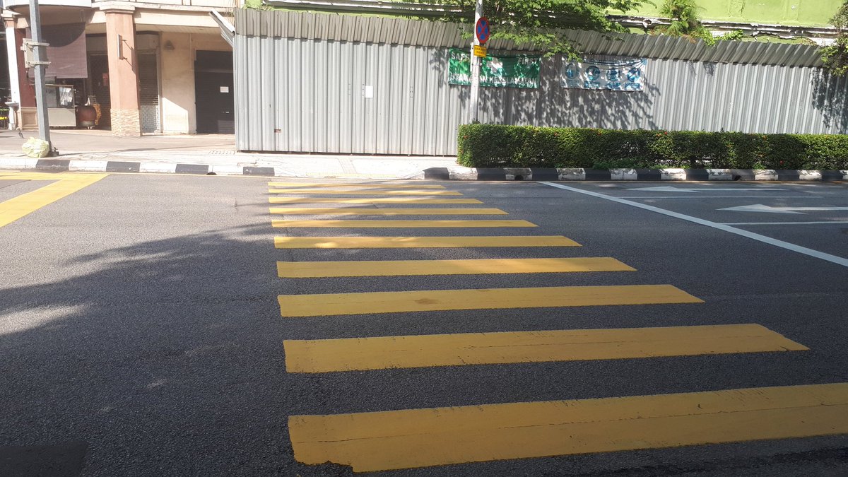 OldCentral's tweet photo. Why has KL removed traffic lights that enable pedestrians cross four lane one way roads? Jln Dang Wangi within 150m of LRT Dang Wangi.
Not a good #Firstandlastmile experience or for local residents.
@DBKL2u @transitmy https://t.co/i5VQLHkwPp