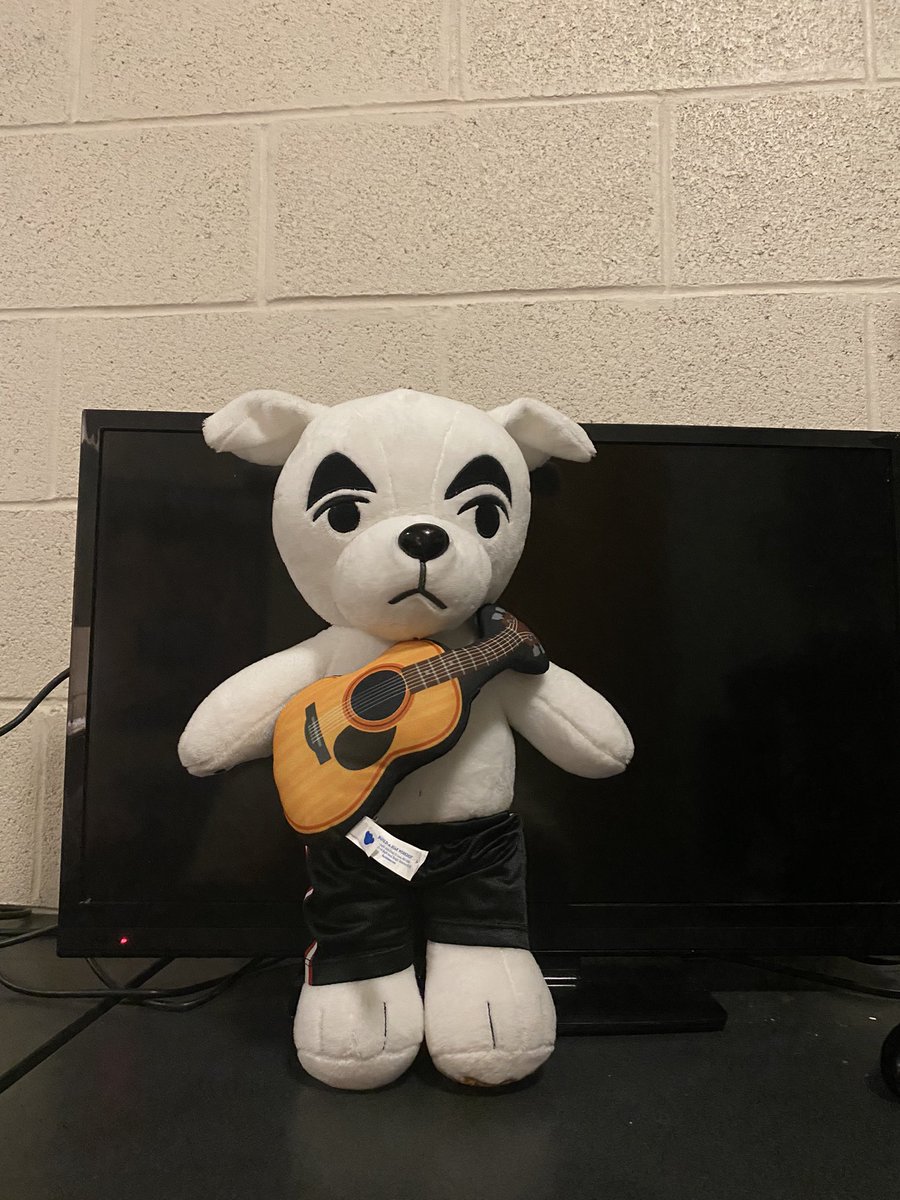 ItsRobbyWCTA's tweet photo. What the fuck why does he look so sad https://t.co/6NRfpCrwBu