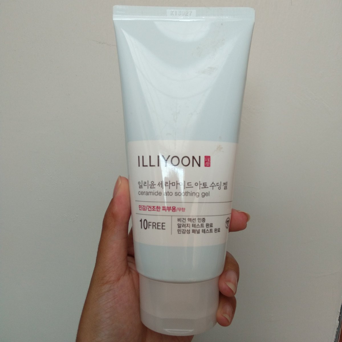 bluemintco's tweet photo. Moist yang lagi aku pake sekarang ini teksturnya gel, begitu dibalurkan bikin efek basah tapi tenang aja nanti bakal meresap dan bikin kulit hydrated.
Moist ini juga bikin skin barrierku membaik💘💖 https://t.co/3IiO32tgj7