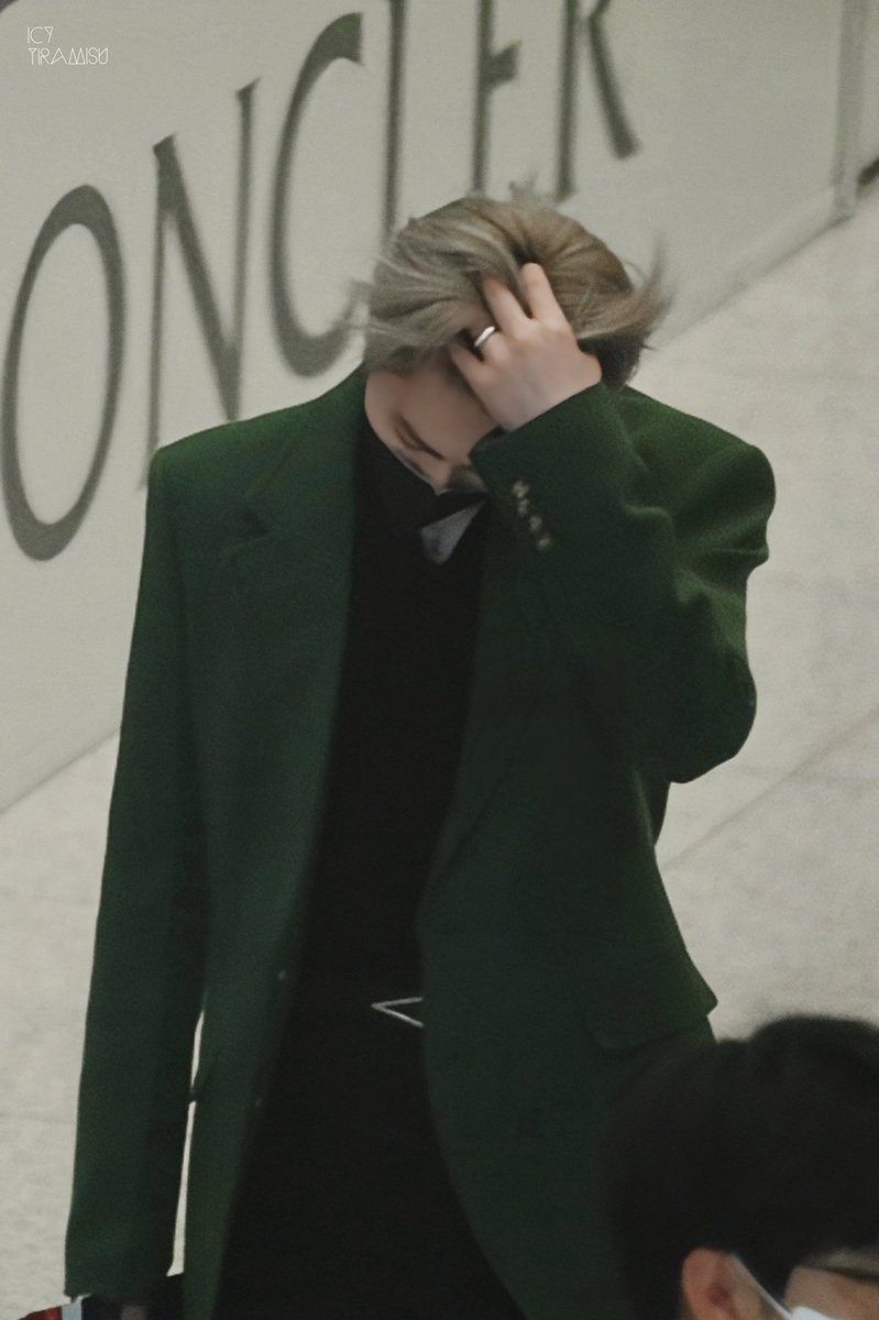 IcyTiramisu's tweet photo. 220513 ICN 인천출국 

#ENHYPEN #엔하이픈 #성훈 #박성훈 #SUNGHOON https://t.co/QTQNeNTTCn
