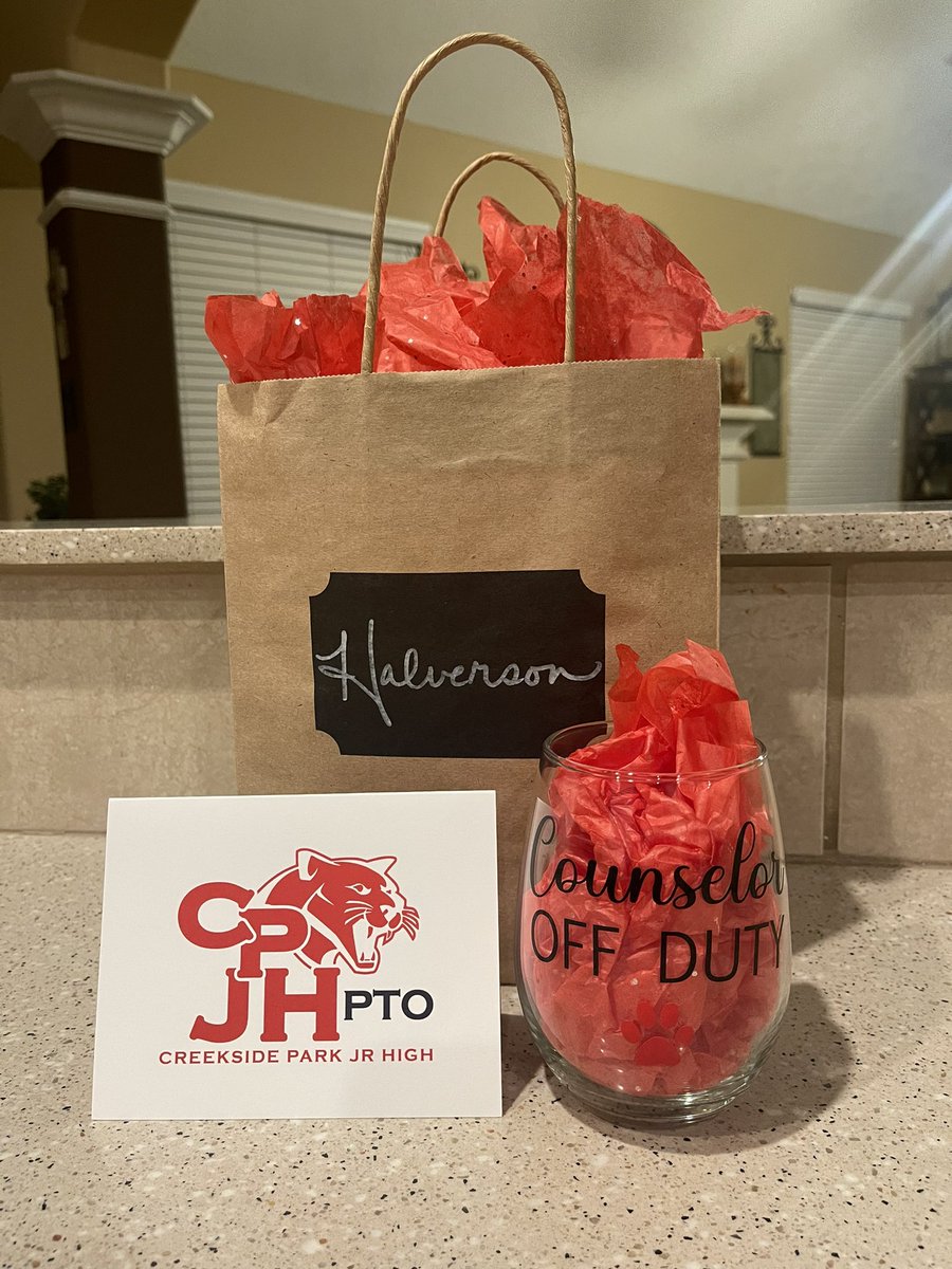 BrandiHalverson's tweet photo. Being appreciated is so very important! ❤️ I worked the #8thgradebash to help out because there was a need. I did not expect anything in return. However, @CPJH_PTO gave each of us a special treat bag! @TomballISD is #bestplacetowork with the best people! @cpjh_jv https://t.co/AIhue7dhYu