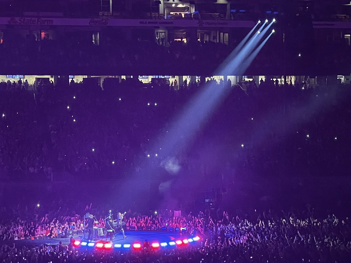 mserratog's tweet photo. Images of last night’s @coldplay’s concert in #Phoenix, AZ - great music, pyrotechnic & confetti visuals, engaged audience with xylobands so they’re part of the show and, most important, with an event designed to have a minimal impact on the environment. #ColdplayPhoenix https://t.co/DcP6L2fnxL