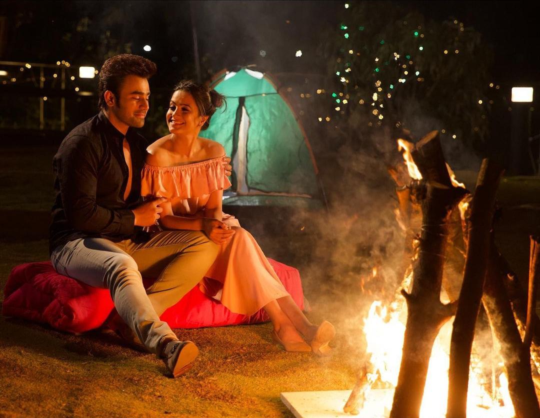 proudpearlians's tweet photo. BTS from '' PEERH MERI ''
Happy 3 Years of Peerh meri Pearl Sir and Anita di ❤️ @pearlvpuri @anitahasnandani
#PearlVPuri #peerhmeri ♥️♥️ https://t.co/6cradMjkJP