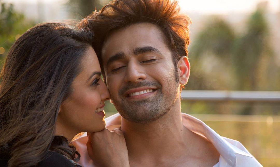 proudpearlians's tweet photo. BTS from '' PEERH MERI ''
Happy 3 Years of Peerh meri Pearl Sir and Anita di ❤️ @pearlvpuri @anitahasnandani
#PearlVPuri #peerhmeri 😘😘 https://t.co/uy6rIbafOI