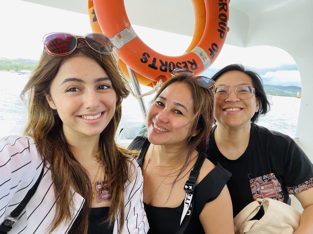 auntiepheebs's tweet photo. Vacation starts now!
⁦@gomezshanaia⁩ https://t.co/prxxOobnE0