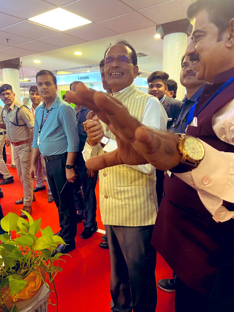 ChandniRochlani's tweet photo. Had a privilege to attend the Madhya Pradesh start-up conclave.
@minmpmsme @ChouhanShivraj @narendramodi @dalmiaj @UJ_Singhania @meetu115 @ficcifloindore @ficci_india @FICCIFLO 

#startupindia 
#MPStartupPolicy2022 
#MPstartupconclave2022 
#MadhyaPradesh #indore 
#startups #ficci https://t.co/yqepbqaSXz