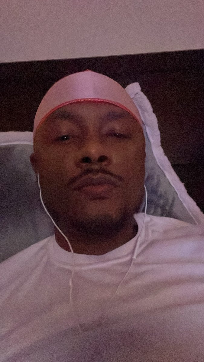 PuhNiff's tweet photo. #CatfishSZN https://t.co/QWF3nHvQCB