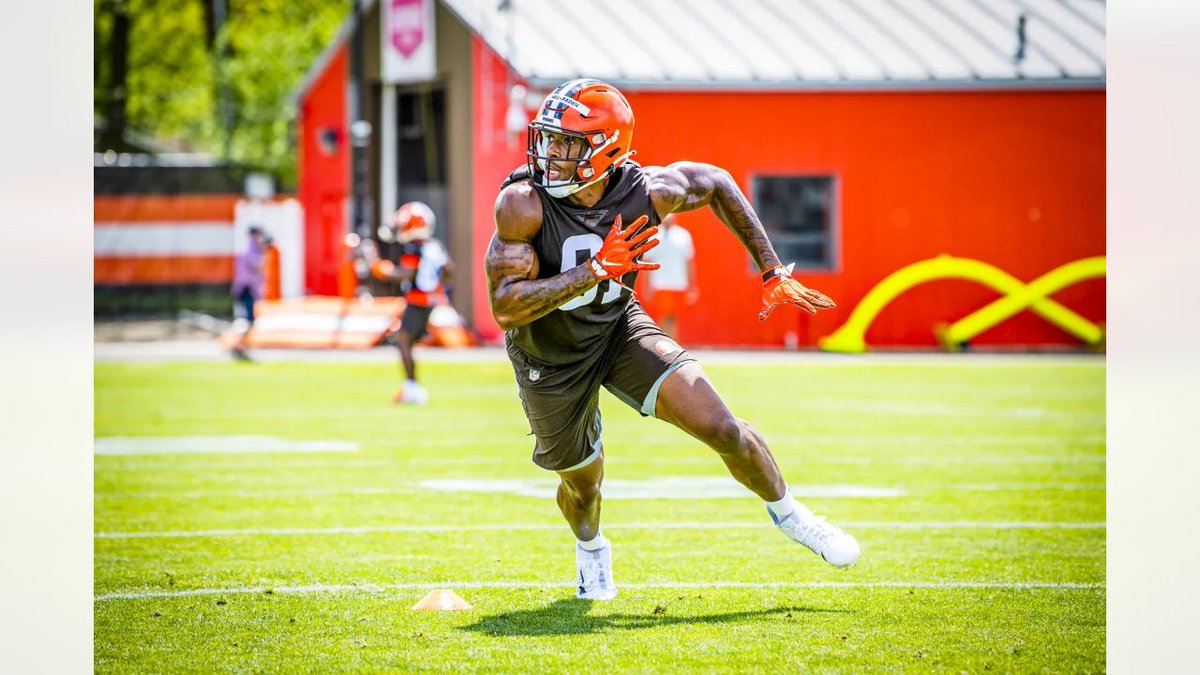 KRS3Sports's tweet photo. Day 1 @Browns w/ @zairemitchell https://t.co/Z2gH7j07Xh