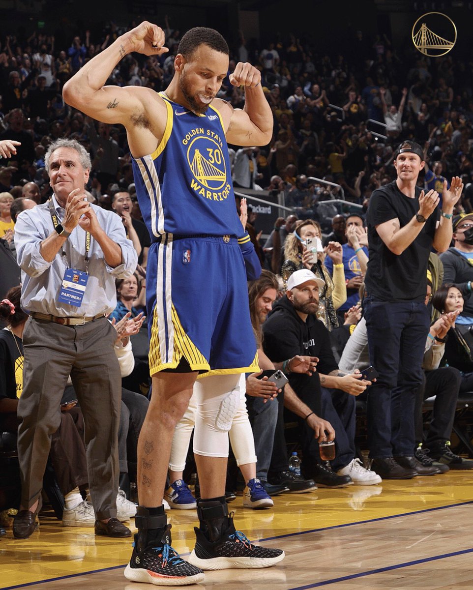Stephen Curry in the last 6 minutes against Memphis:

• 11 points 
• 4-6 FG
• 3-5 3PT

Closed it out