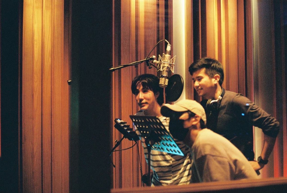 tkp_tkpofficial's tweet photo. RECORDING DAY
วันอัดเสียง เพลง เปลี่ยนไม่ได้ (Can’t Change)
Official MV Youtube: Koendanai
🖤 https://t.co/LjJbntlX0S

#เปลี่ยนไม่ได้ #CantChangeTKP #TKPband
#TKPfilms https://t.co/ELd8sjKF3m