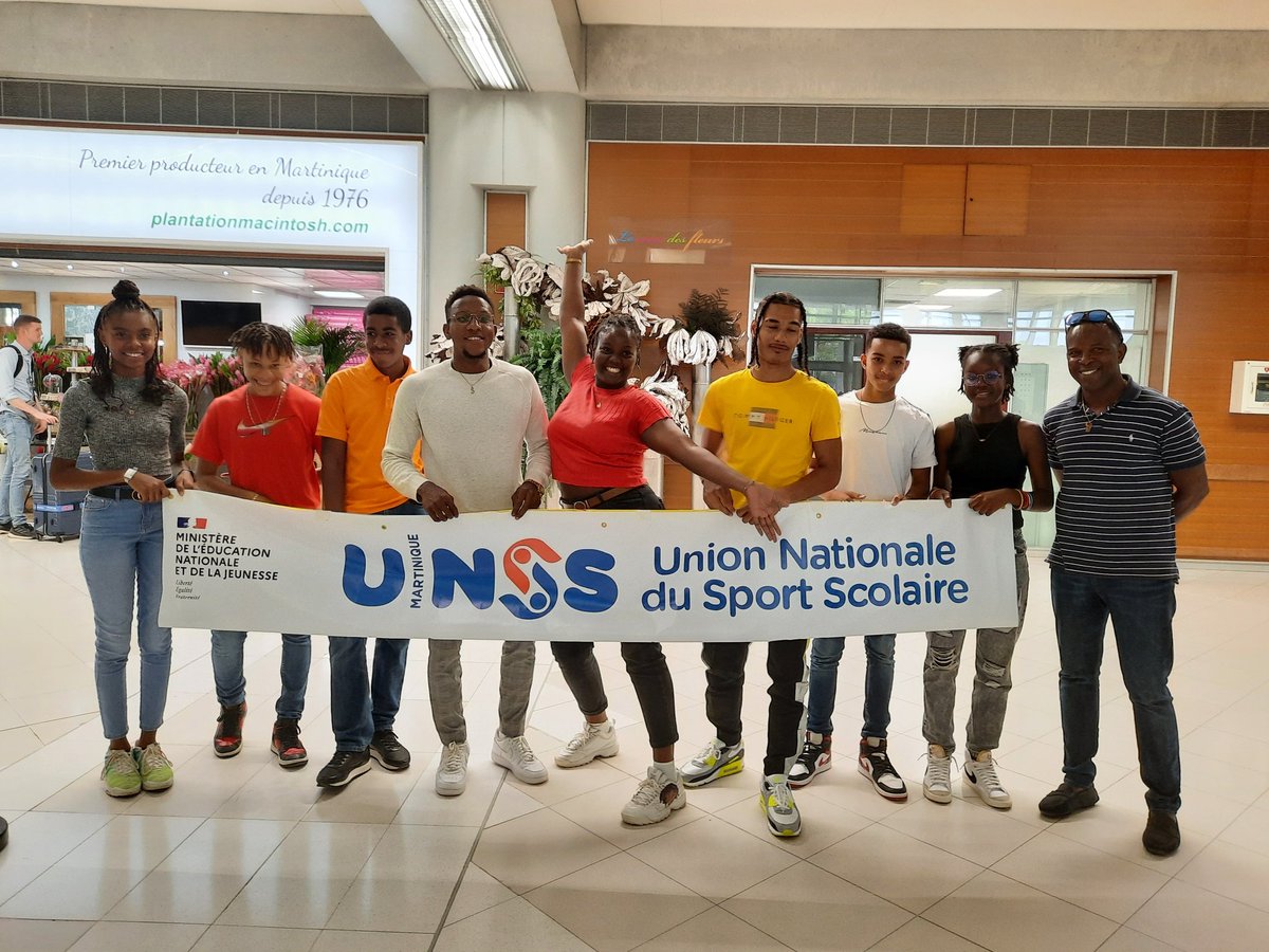 Le départ de nos 8 Jeunes Officiels <a href="/MartiniqueUnss/">UNSS MARTINIQUE</a> pour la grande fête internationale <a href="/ISFsports/">@isfsports</a> <a href="/unss/">UNSS_National</a>.👏🏾👏🏾 #engagement de la jeunesse #Martinique présente #ISFNormandy2022 <a href="/acmartinique/">Académie de Martinique</a> <a href="/Prefet972/">Préfet de la Martinique</a> <a href="/CTM_Martinique/">CTM</a> <a href="/Sport_Scol/">School Sport 🌍</a> <a href="/la1ere/">La1ère.fr</a> <a href="/RCI_MQ/">RCI Martinique</a> <a href="/FAMartinique/">France-Antilles Mqe</a> <a href="/AcademieCavl/">CAVL Academie de Martinique</a>